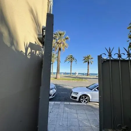 Sur La Promenade Des Апартаменты Ницца