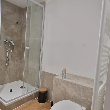 Sur La Promenade Des Апартаменты *