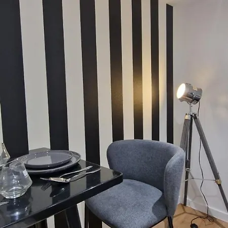 Apartman Sur La Promenade Des *